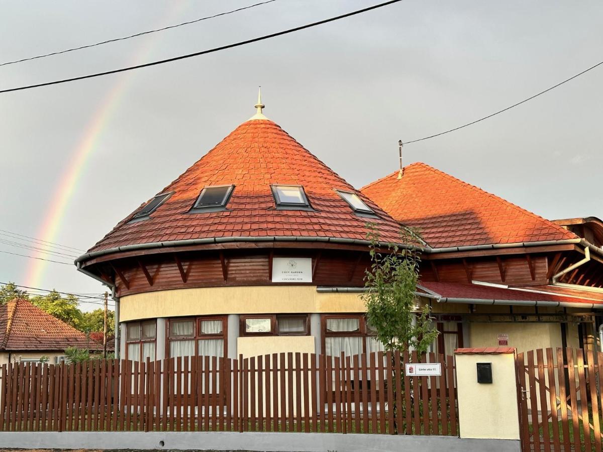 Apartamento Cozy Garden Apartman Gyula Exterior foto