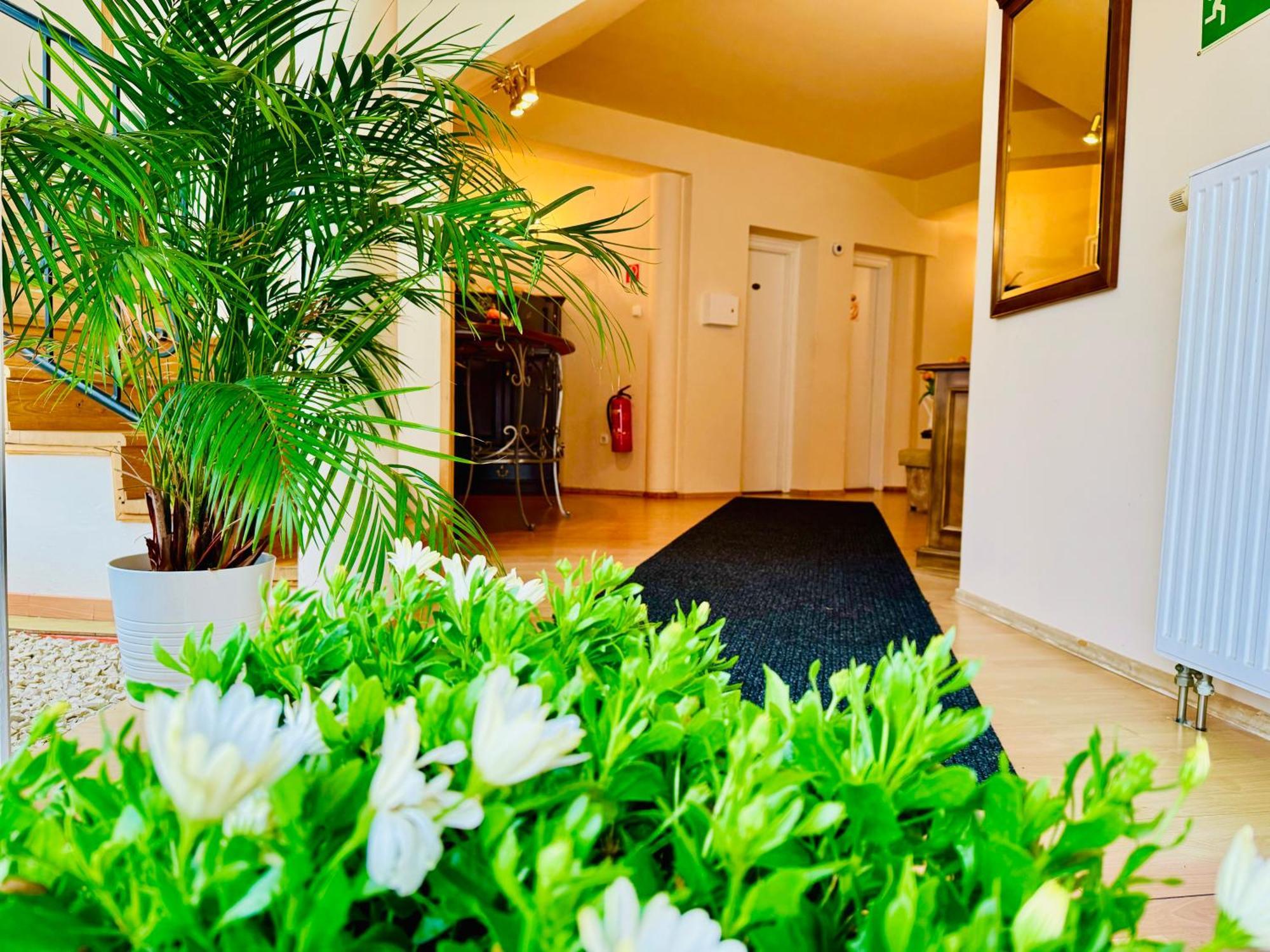 Apartamento Cozy Garden Apartman Gyula Exterior foto